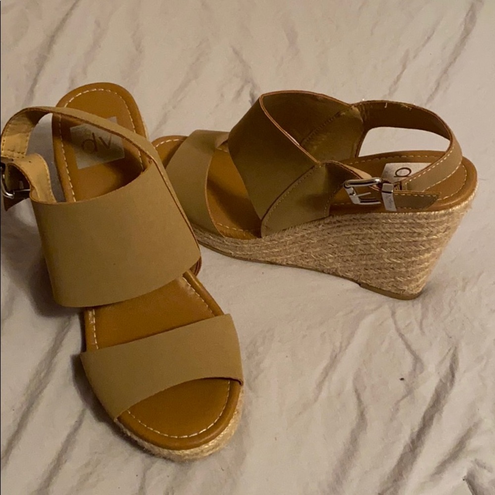 Nude Wedges